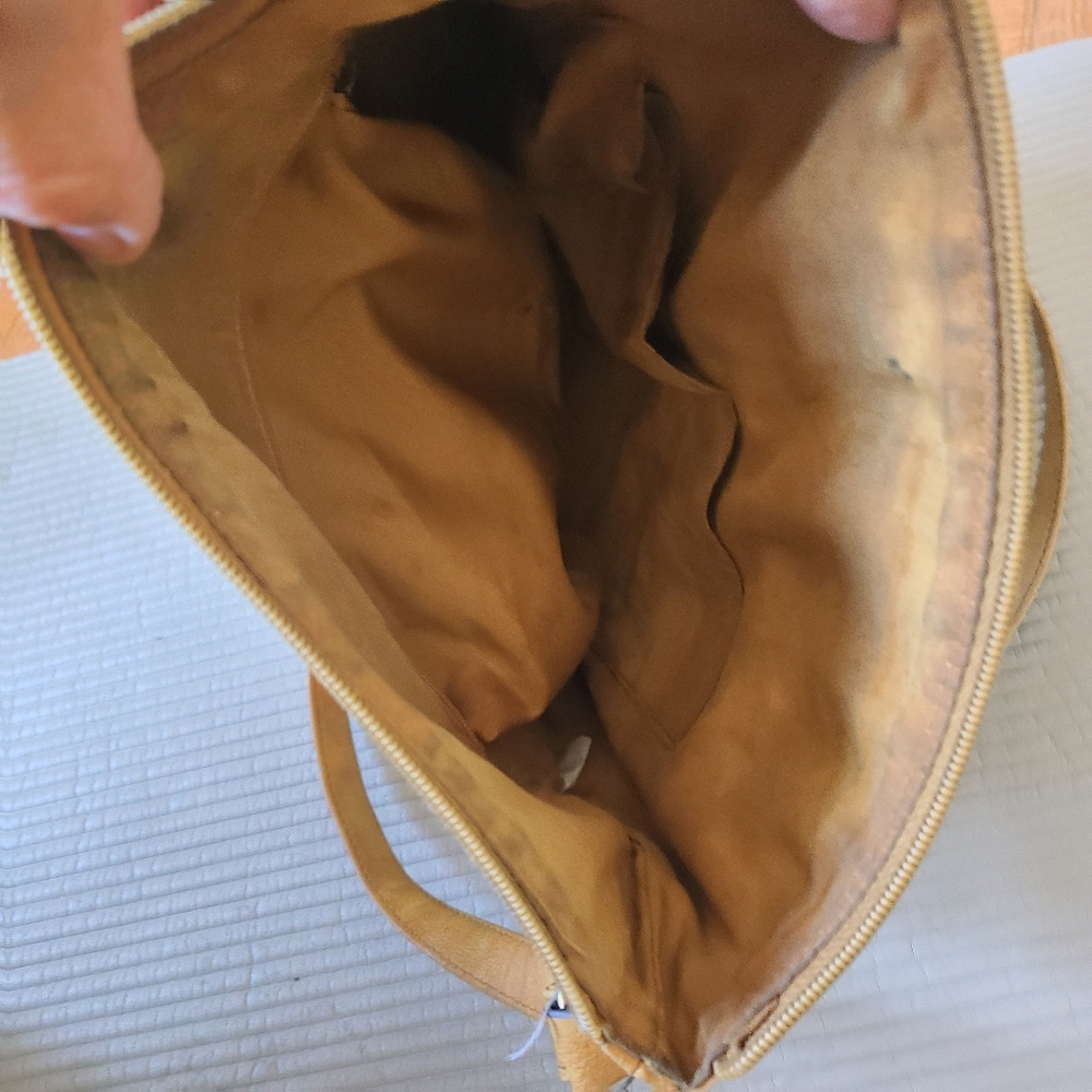 Vintage Vegan Leather Crossbody bag - Picture 6 of 6